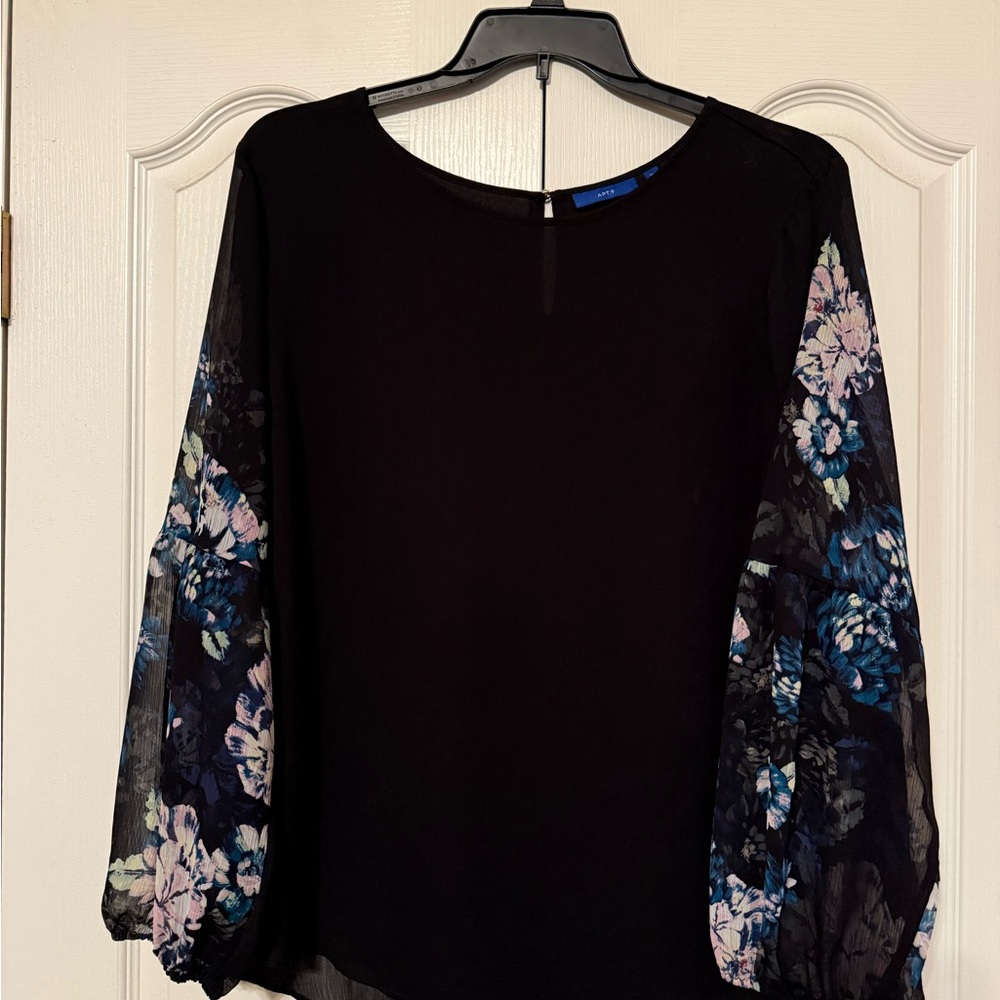 Apt. 9 Black Floral Sleeve Top
